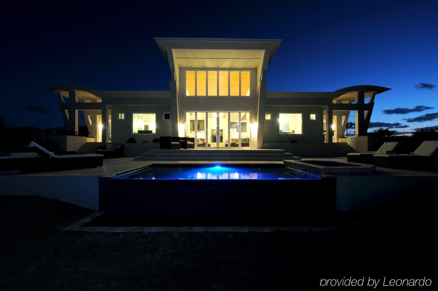 Sky Beach Club Governor S Harbour Intérieur photo
